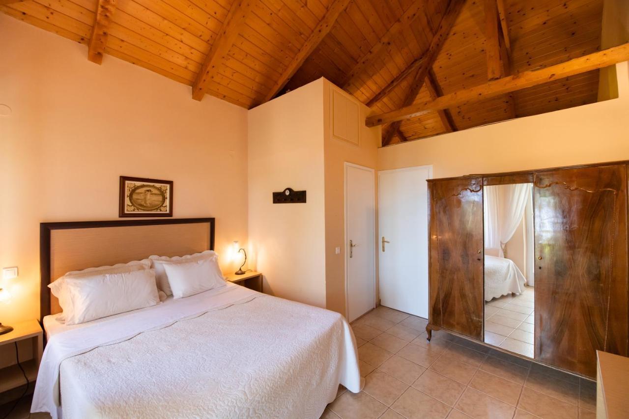 Almondtree House - Private Parking Exanthia