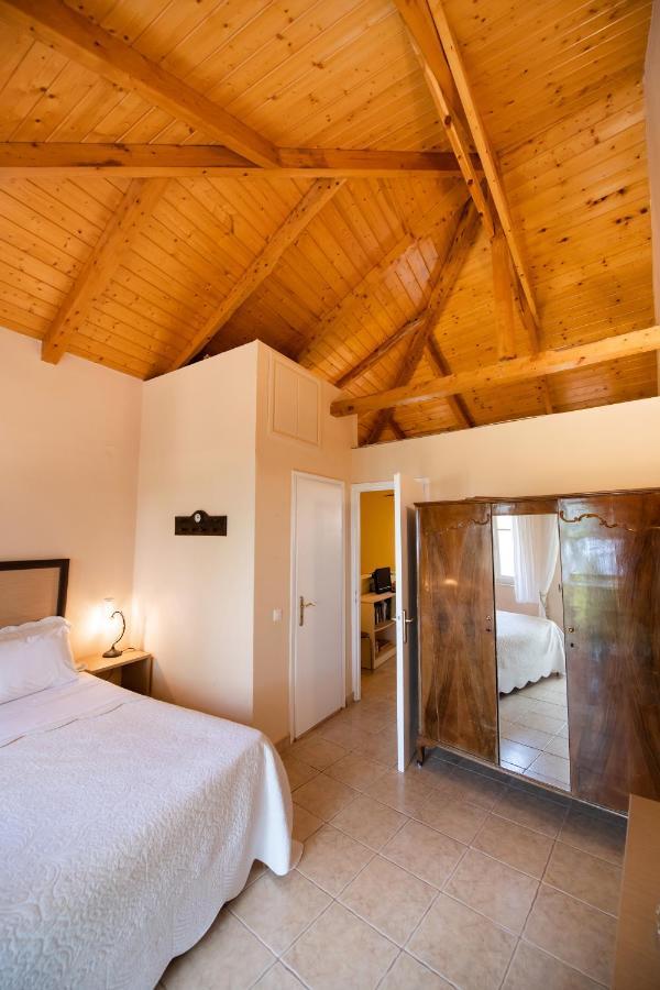 Almondtree House - Private Parking Holiday home Exanthia