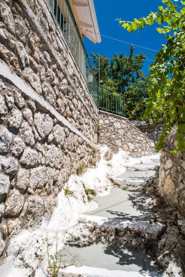 Almondtree House - Private Parking Casa vacanze Exanthia
