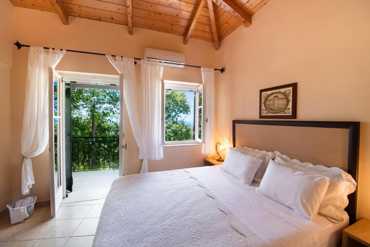 Almondtree House - Private Parking Exanthia