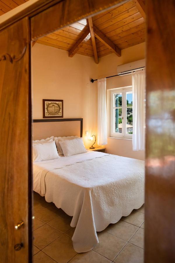 Almondtree House - Private Parking * Exanthia